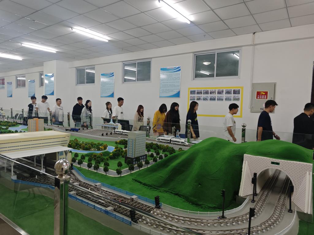 交通运输学院轨道交通行车实验室应急培训