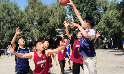 经济管理学院第六届“迎新杯”篮球比赛初赛圆满举行