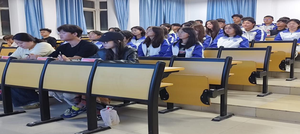 信息科学与工程学院2025-2026学年第一学期 “学宪法 讲宪法”主题演讲比赛